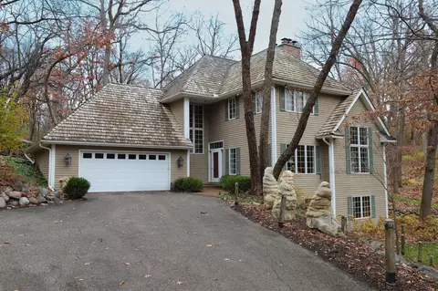 5 Sparrow Ln, North Oaks, MN 55127