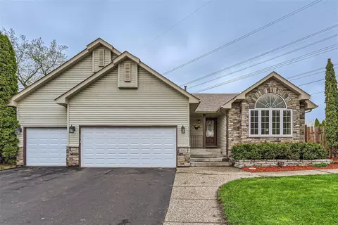 3067 Edward St, Maplewood, MN 55109