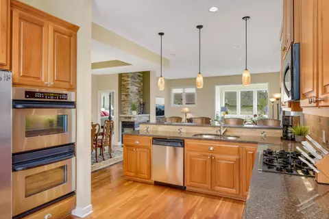 17536 Hackberry Ct, Eden Prairie, MN 55347 photo 3