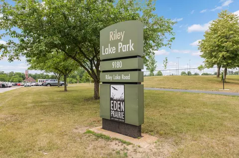 17536 Hackberry Ct, Eden Prairie, MN 55347 photo 30