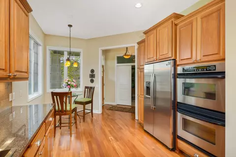 17536 Hackberry Ct, Eden Prairie, MN 55347 photo 4