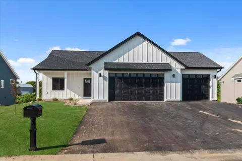 1614 Squirrel Way, New Richmond, WI 54017