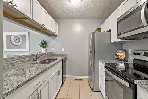 4476 Cinnamon Ridge Trl #A, Eagan, MN 55122 photo 11