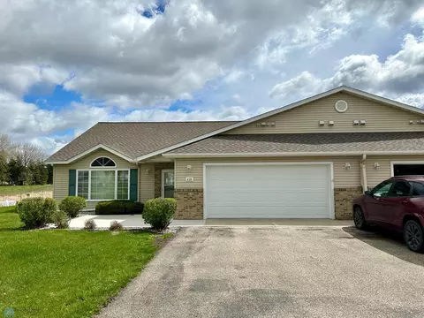 418 30th St N, Moorhead, MN 56560