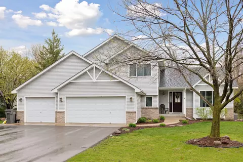 1163 Ridge Bluff Ct, Chaska, MN 55318