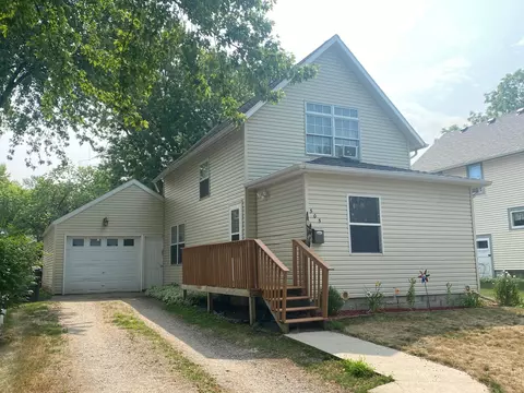 505 S 7th St, Olivia, MN 56277