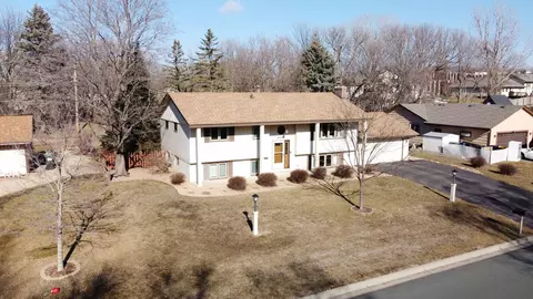1000 Leisure Ln, Burnsville, MN 55337