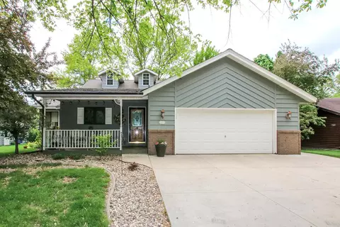 370 Campbell Ln NW, Hutchinson, MN 55350