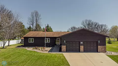2406 N River Dr, Moorhead, MN 56560