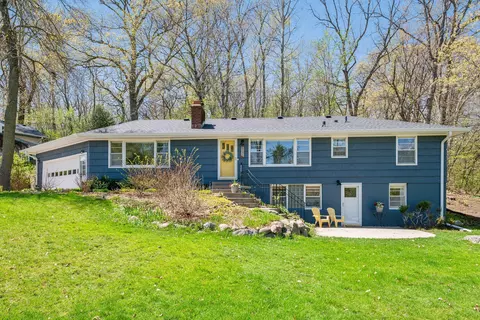 5736 W Glen Moor Rd, Minnetonka, MN 55345