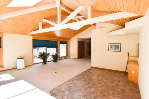 1014 Oakland Park Rd, Thief River Falls, MN 56701