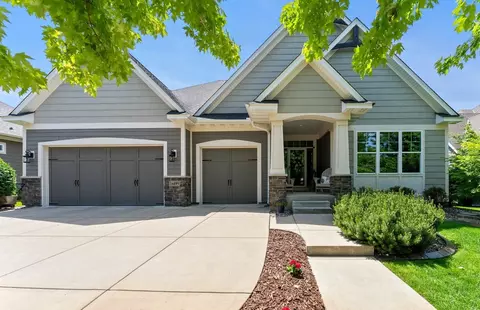16899 E Lake Dr, Lakeville, MN 55044
