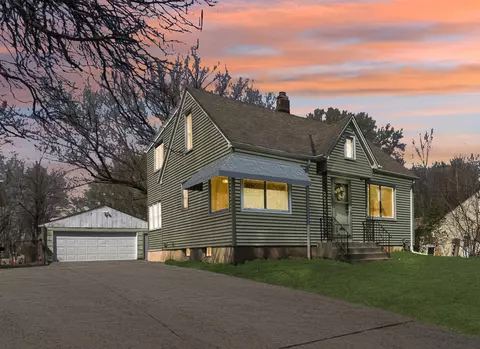 501 Farrell St N, Maplewood, MN 55119