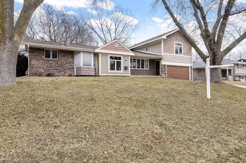 7201 Oaklawn Ave, Edina, MN 55435