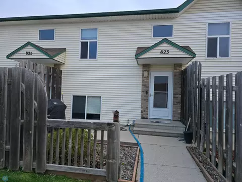 823 N 37th Ave N, Fargo, ND 58102