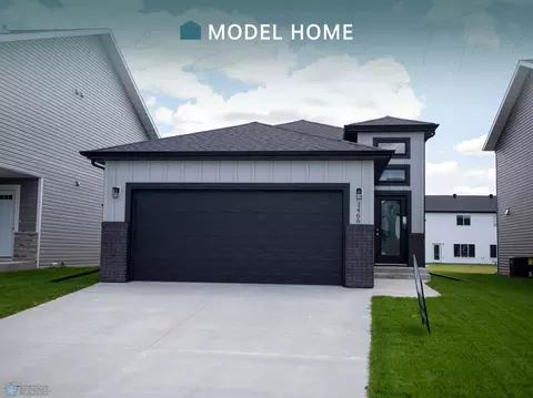 1466 68 Ave S, Fargo, ND 58104