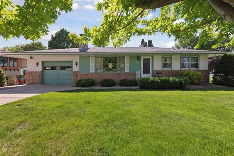 1910 Inca Ln, New Brighton, MN 55112