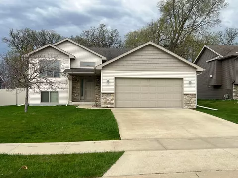 4388 35th St NW, Rochester, MN 55901