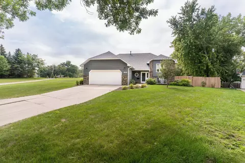 916 Meadow Hill Ln, Fergus Falls, MN 56537