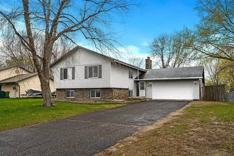 11638 Narcissus St NW, Coon Rapids, MN 55433