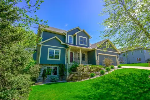 8487 College Trl, Inver Grove Heights, MN 55076