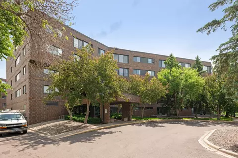 2275 Youngman Ave #302W, Saint Paul, MN 55116