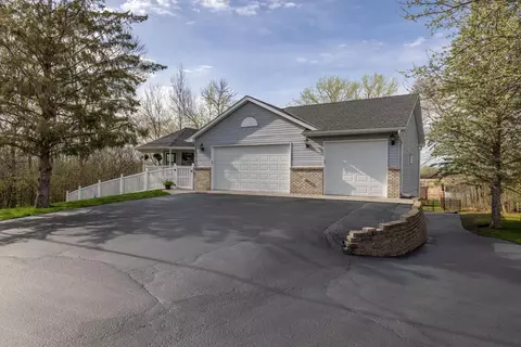 225 Sherwood Rd, Shoreview, MN 55126