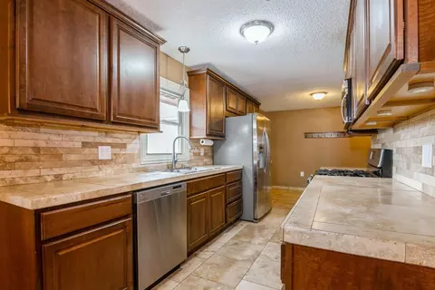 5936 Halifax Pl, Brooklyn Center, MN 55429