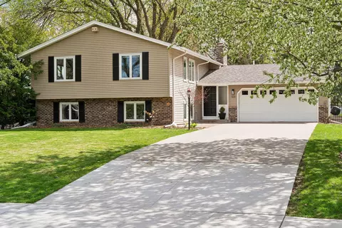 5221 W 56th St, Edina, MN 55436
