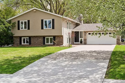 5221 W 56th St, Edina, MN 55436