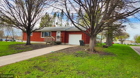 201 16th St W, Glencoe, MN 55336