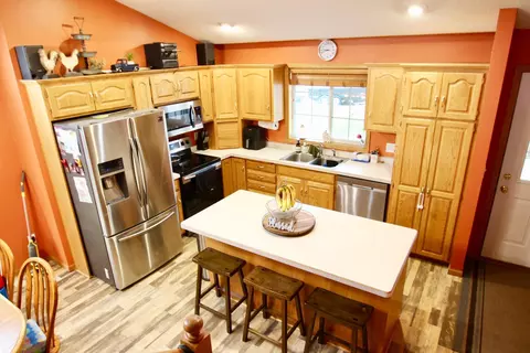120 9th St SE, Freeport, MN 56331 photo 2