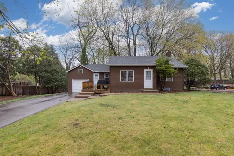 6871 Nez Perce Dr, Chanhassen, MN 55317