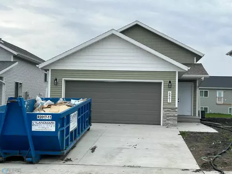 6861 Thomas St, Horace, ND 58047