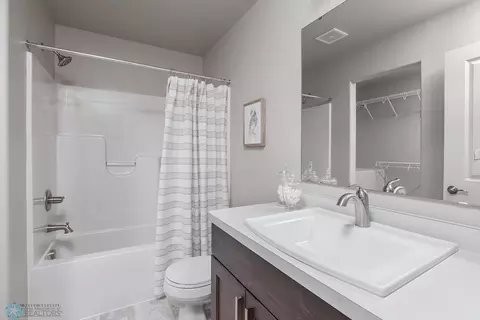 255 6th St, Gardner, ND 58036 photo 8