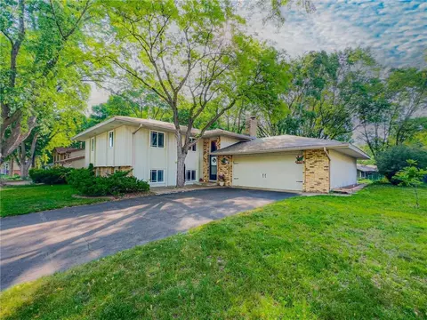 6804 Cottonwood Ln N, Maple Grove, MN 55369