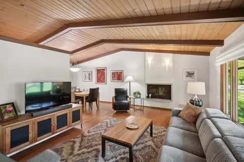 4860 Kingsberry Ln, Minnetonka, MN 55345