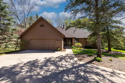 5290 Lakeview Ave, White Bear Township, MN 55110