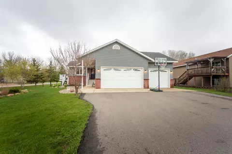 810 Thomas Dr NE, Alexandria, MN 56308