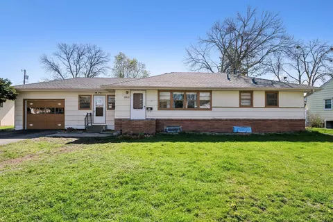 5912 Pearson Dr, Brooklyn Center, MN 55429