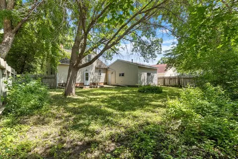 514 E Main St, Marshall, MN 56258 photo 4