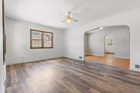 514 E Main St, Marshall, MN 56258 photo 8