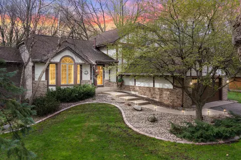 15838 Woodknoll Ln, Minnetonka, MN 55345