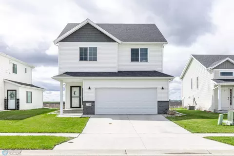 1233 46th Ave S, Moorhead, MN 56560