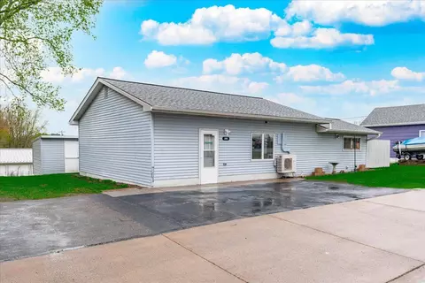 306 W Maple St, Roberts, WI 54023