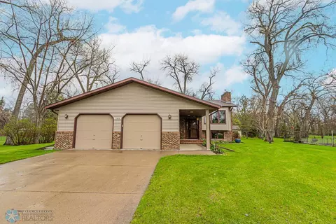 7809 Sunset Dr, Horace, ND 58047