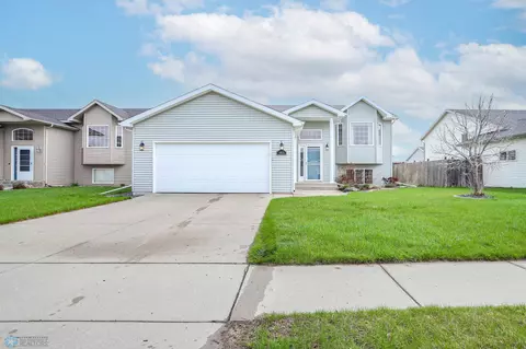 1052 39 Ave W, West Fargo, ND 58078