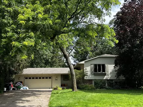 4736 Debra Ct, Shoreview, MN 55126