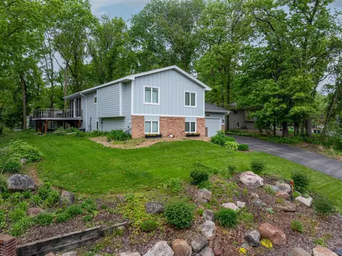 1071 Kirkwood Dr, Eagan, MN 55123