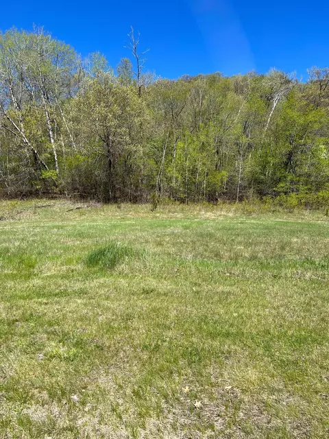 2704 Oakhurst Dr, Lake City, MN 55041